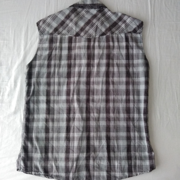 BKE Sleeveless Plaid Button Down - Picture 6 of 6